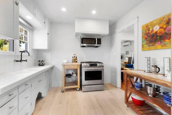 Culver 2 Bedroom Walking Distance To Downtown Apartment